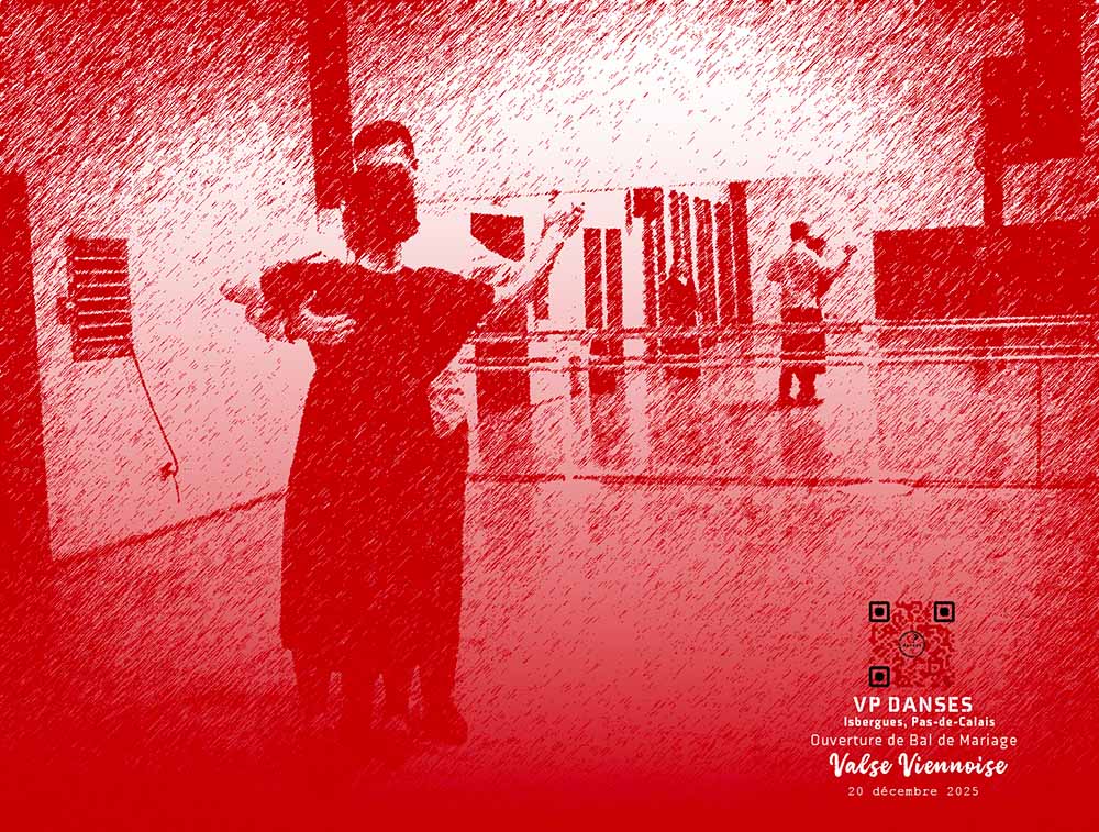 Futurs mariés participant à un cours de danse particulier avec VP DANSES à Isbergues, Pas-de-Calais. Salle avec parquet et miroirs pour corriger les positions.