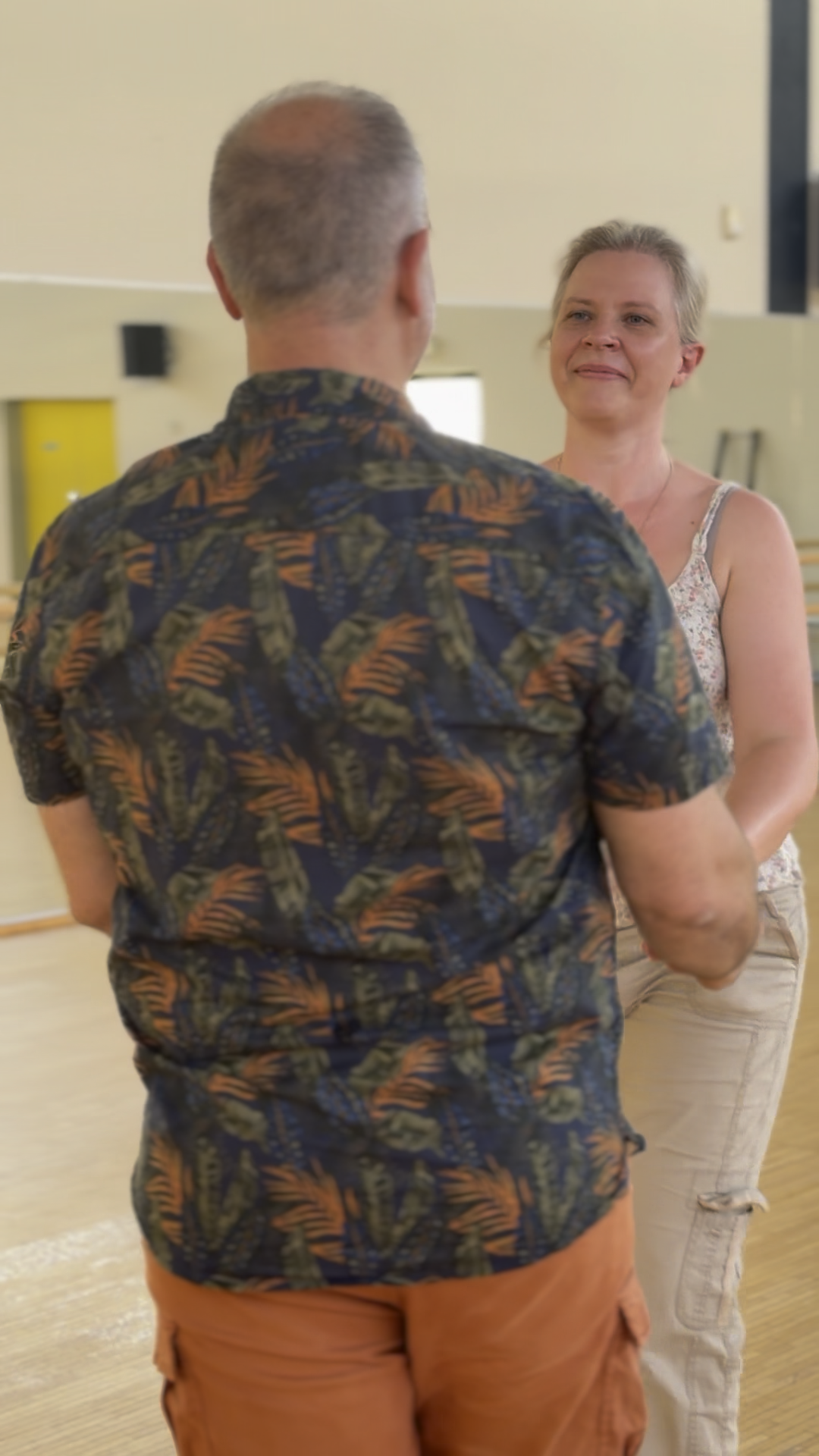 Lynda et Christophe apprennent à reconnaître le rythme et la structure musicale du Rock à 4 temps lors d'un cours particulier avec VP DANSES.